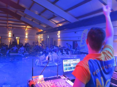 DelphinoPoolpartyZephyrus-NuE.JPG
