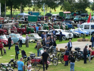 Dorffest mit Oldtimertreffen in Iselersheim 2016.jpg